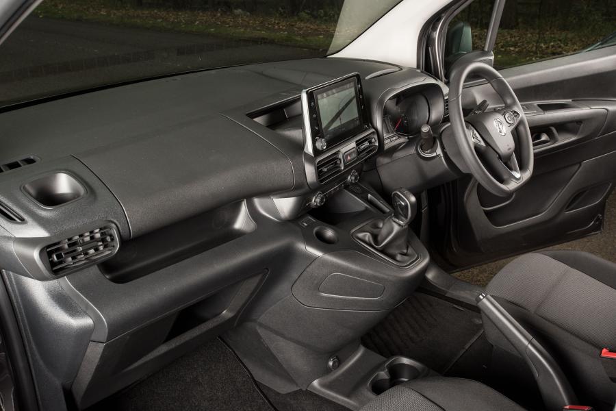 Интерьер Vauxhall Combo 2018 года  (фото 5 из 24)